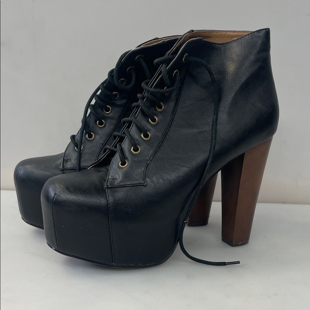 Speed limit 98. Lita knock off Black Leather Platform Ankle Boots size 10